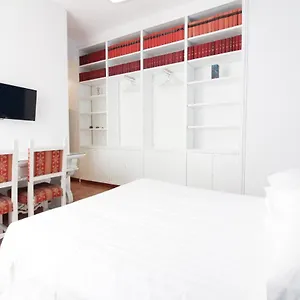  Apartment Duomo Charme Italy